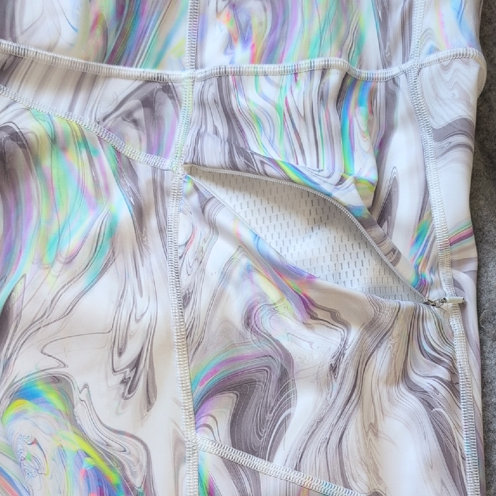 Athleta Capri Lengrh Marble Swirl Leggings - Picture 7 of 9